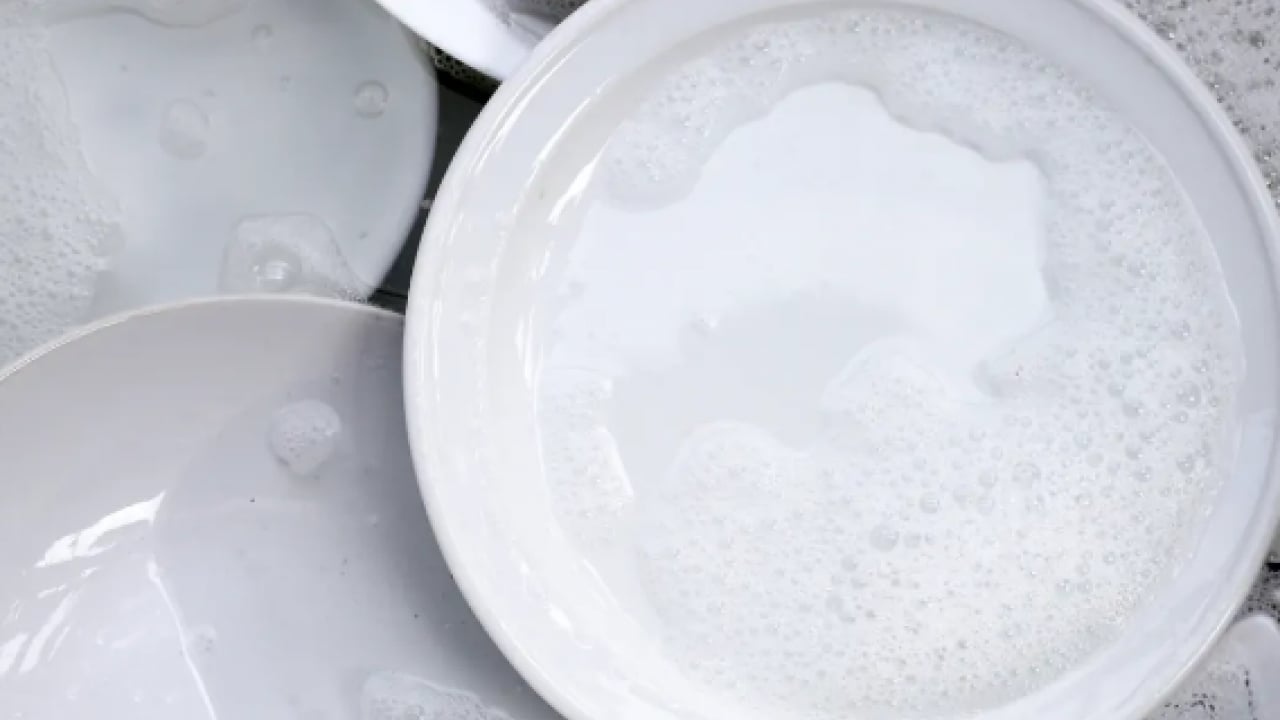 Foto - Hayati kurallar bunlar... Kimse bilmiyor! Çamaşır suyunu sıcak suyla kullanan yandı