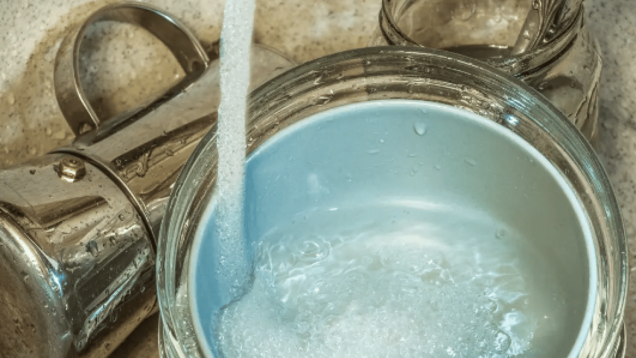 Foto - Hayati kurallar bunlar... Kimse bilmiyor! Çamaşır suyunu sıcak suyla kullanan yandı