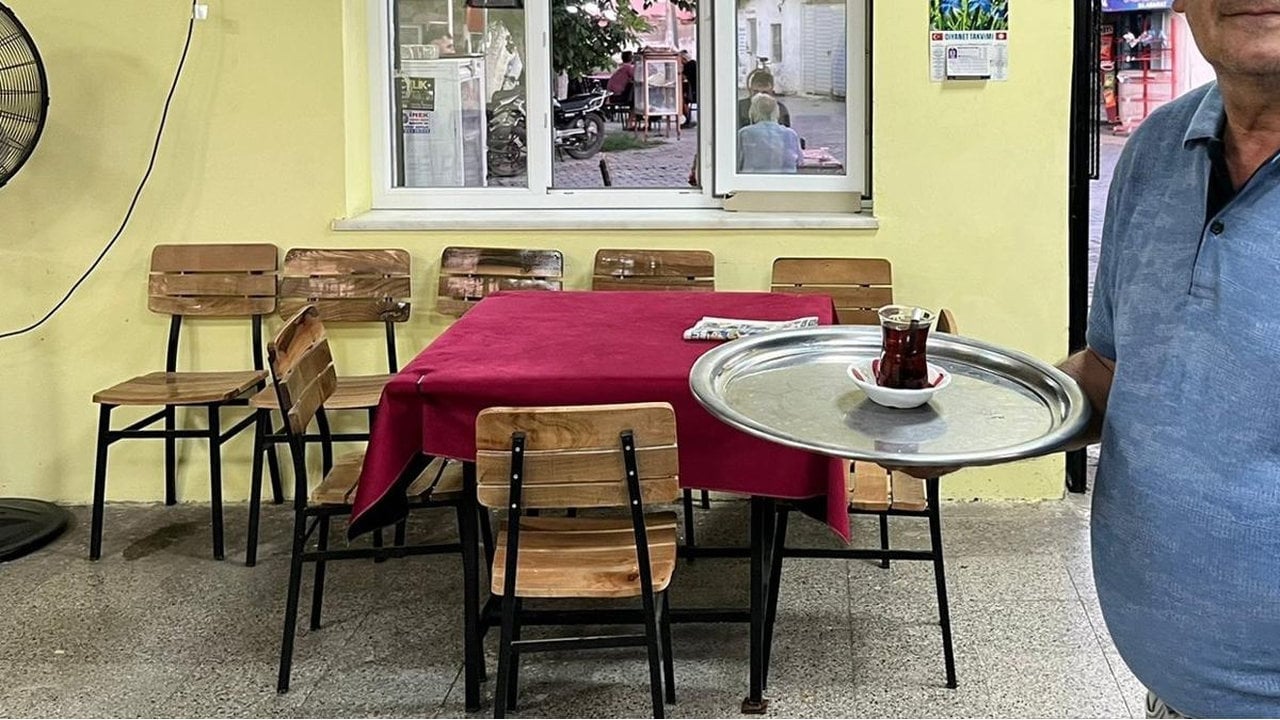Foto - Hayatları kahvehane köşelerinde geçenlere kötü haber: Mahkeme, "Eşlerine tazminat ödeyecekler" dedi