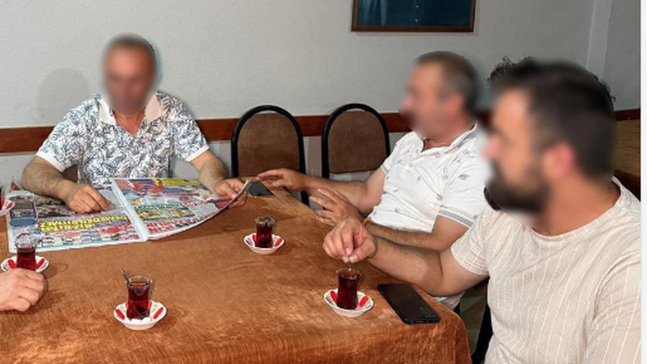Foto - Hayatları kahvehane köşelerinde geçenlere kötü haber: Mahkeme, "Eşlerine tazminat ödeyecekler" dedi