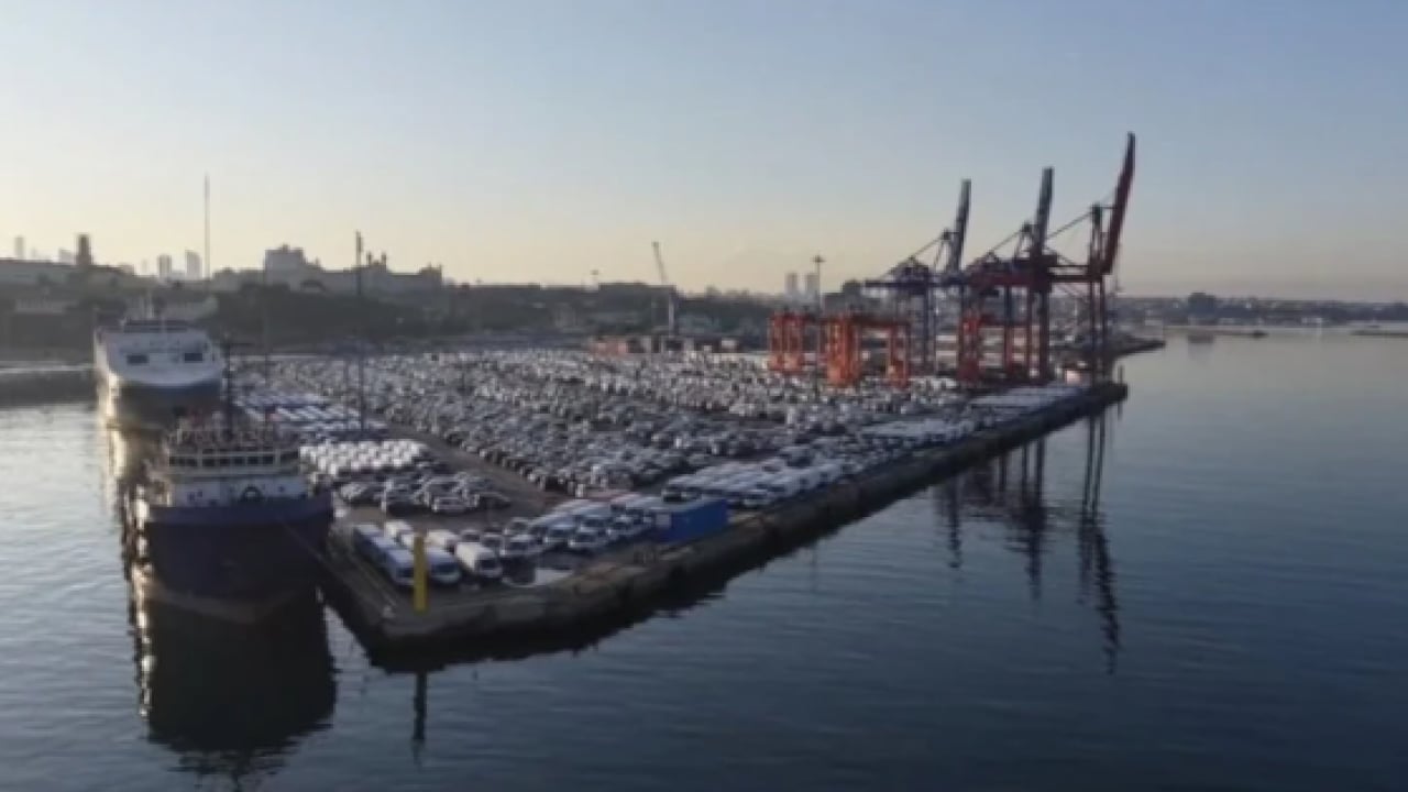 Foto - Haydarpaşa Limanı'nda iğne atsan yere düşmüyor! Binlerce sıfır araç neden bekletiliyor?