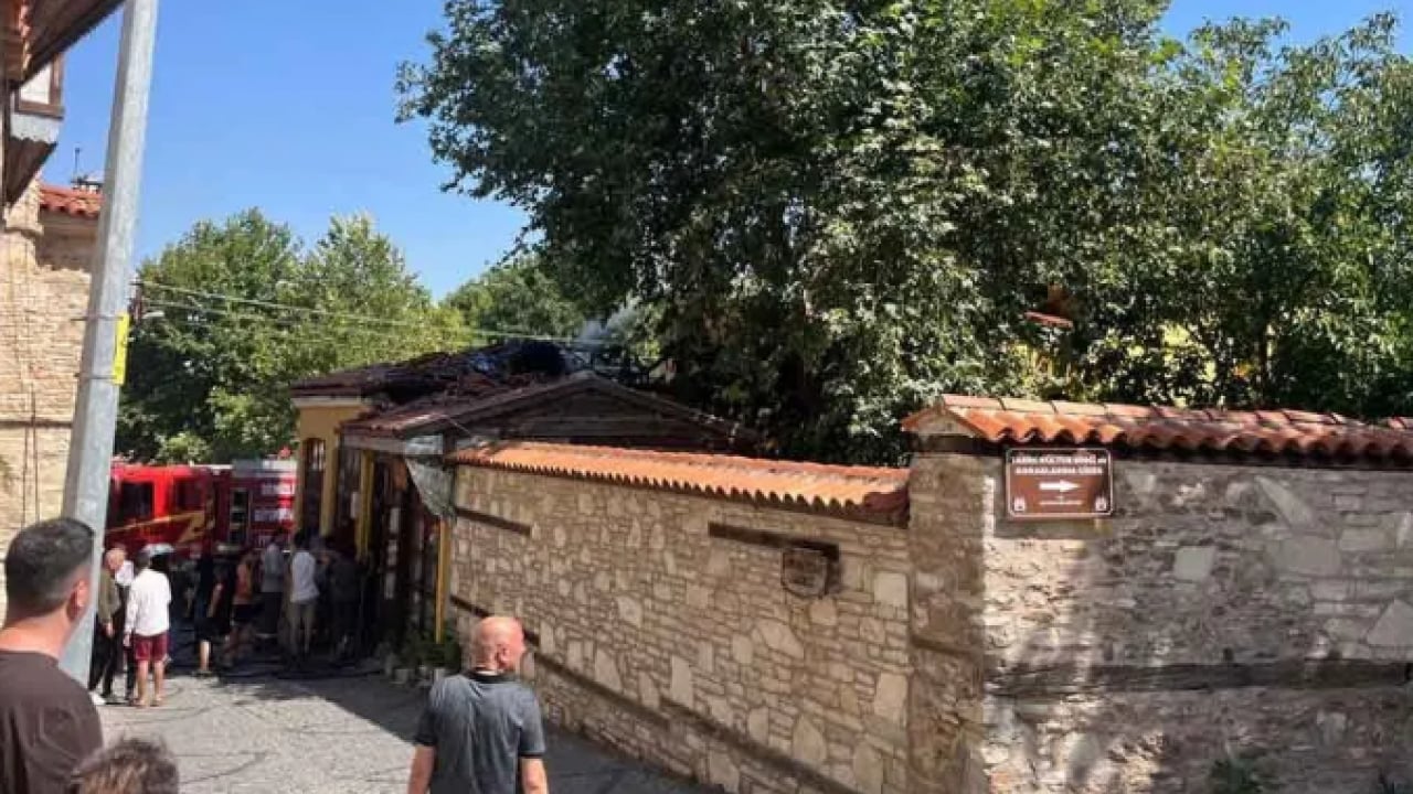 Foto - ‘Hazine’ hayali tarihe zarar verdi: 300 yıllık hamamı defineciler talan etti