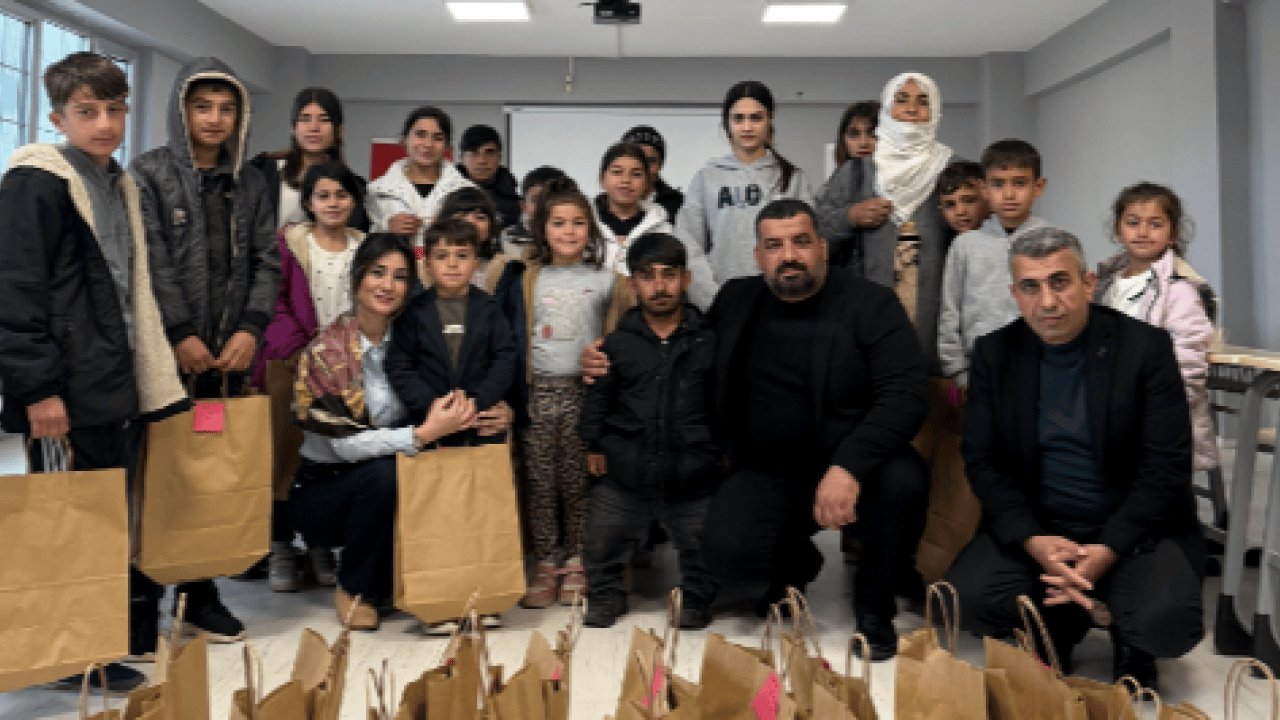 Hazro Belediyesi yetim çocukları sevindirdi...