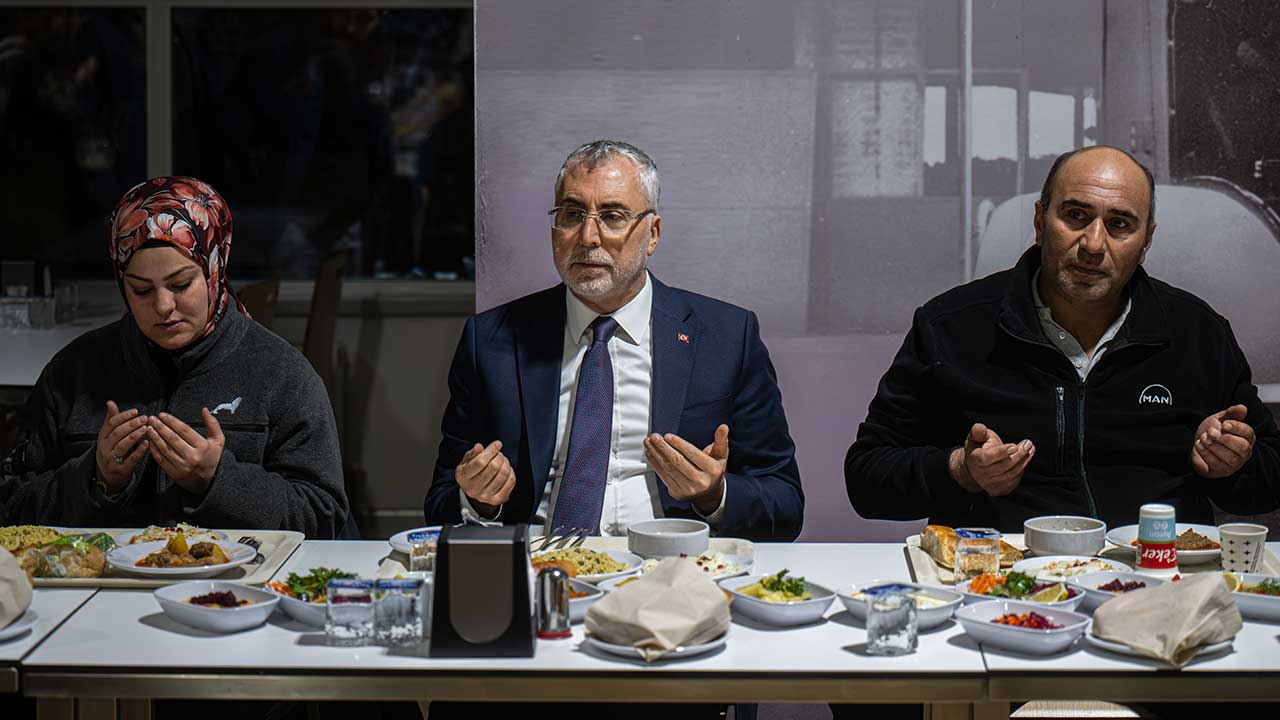 Foto - Helal olsun! Çalışma ve Sosyal Güvenlik Bakanı Vedat Işıkhan, gönülleri fethetti