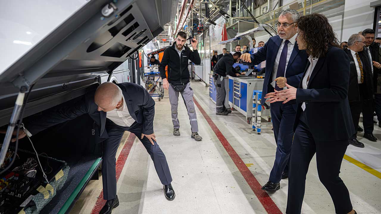 Foto - Helal olsun! Çalışma ve Sosyal Güvenlik Bakanı Vedat Işıkhan, gönülleri fethetti