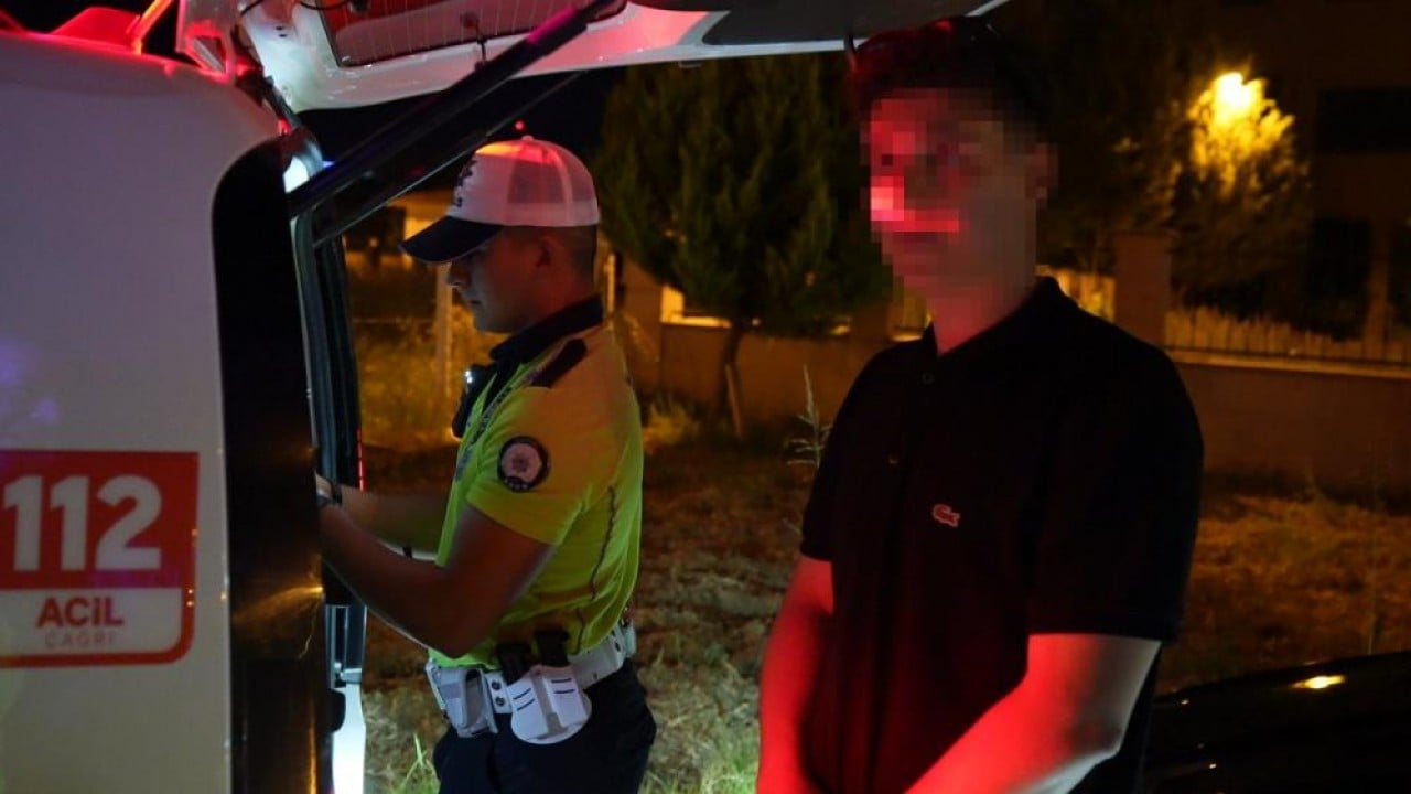 Foto - Hem alkollü hem pişkin Pişman değilim aklım yapamadıklarımda 