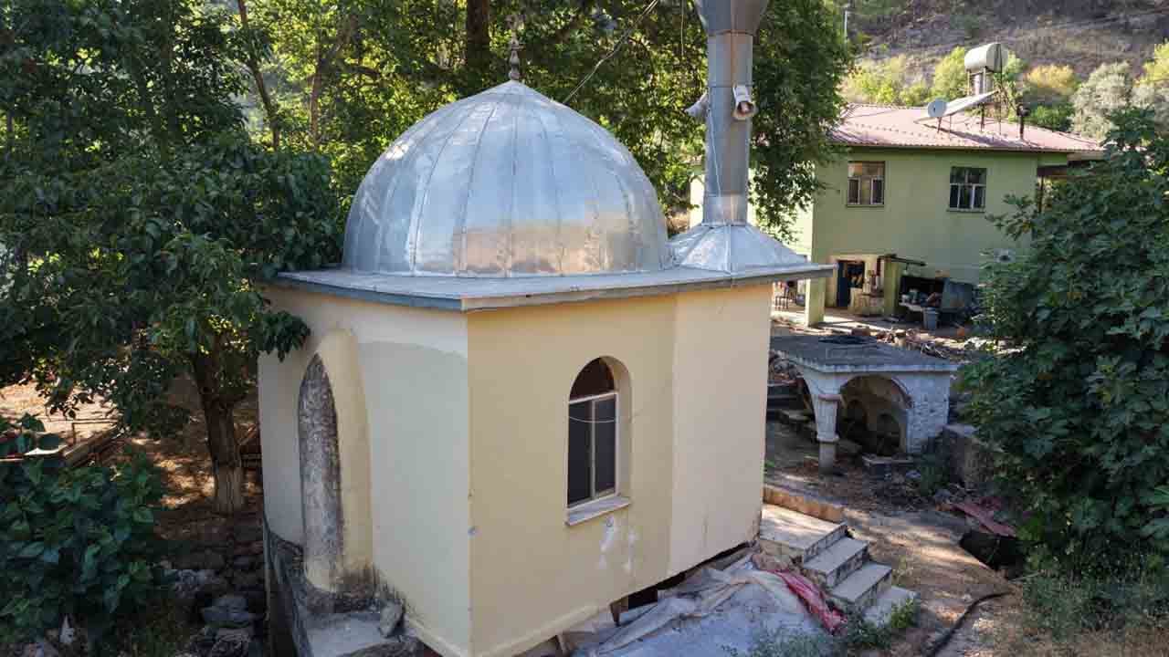 Foto - Hem ibadet noktası hem doğa harikası! Görüp de durmayan yok