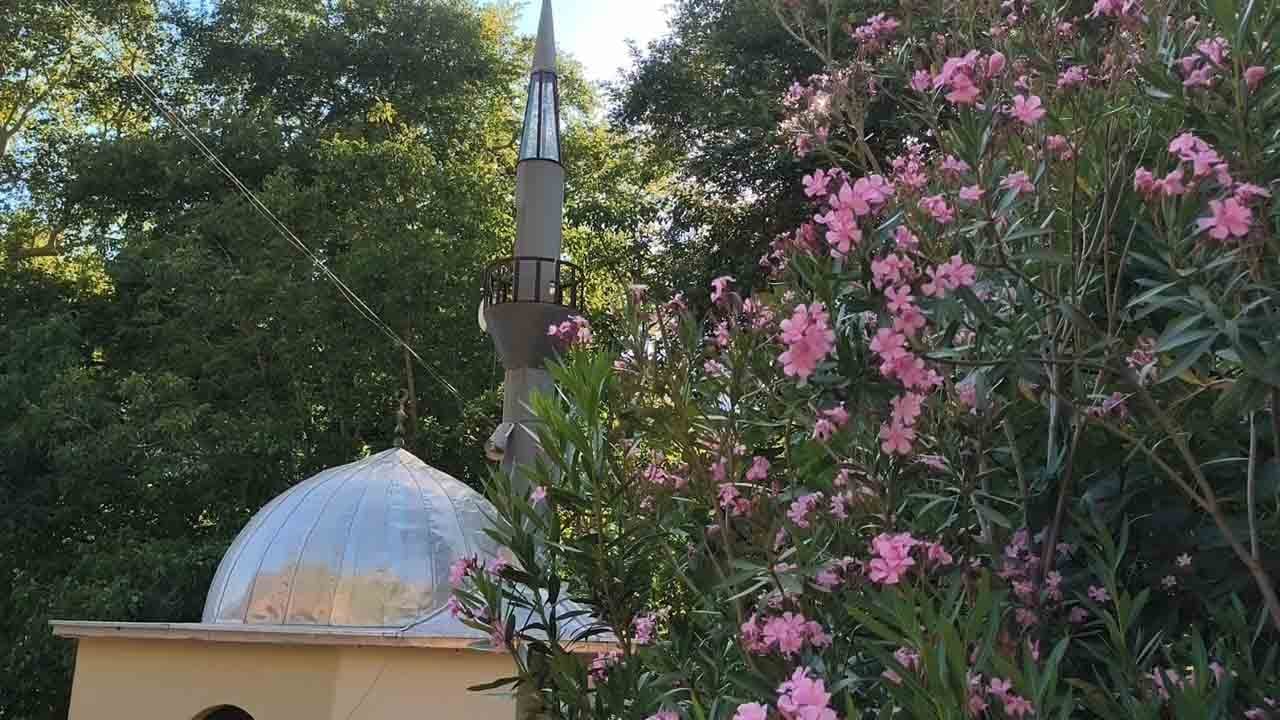 Foto - Hem ibadet noktası hem doğa harikası! Görüp de durmayan yok