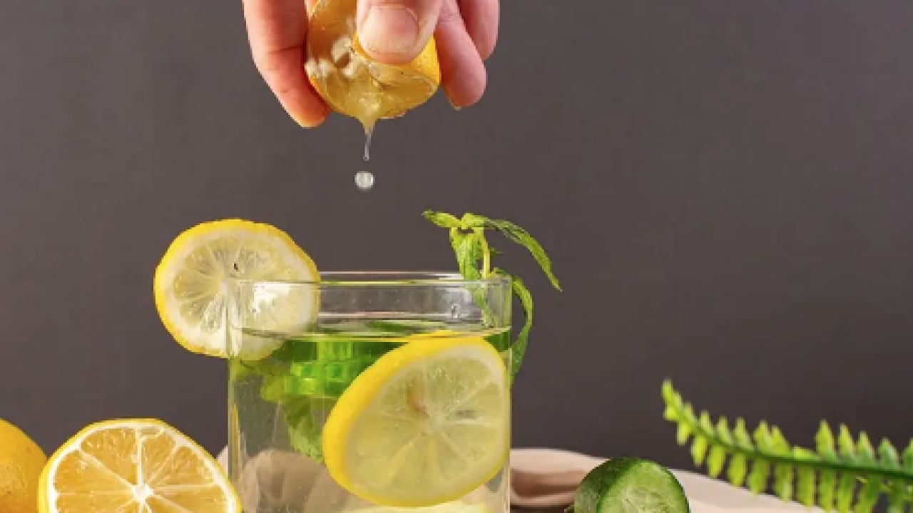 Hem serinlemek hem de fazlalıklardan kurtulmak için... Yazın içinizi serinletecek 3 malzemeli detoks...