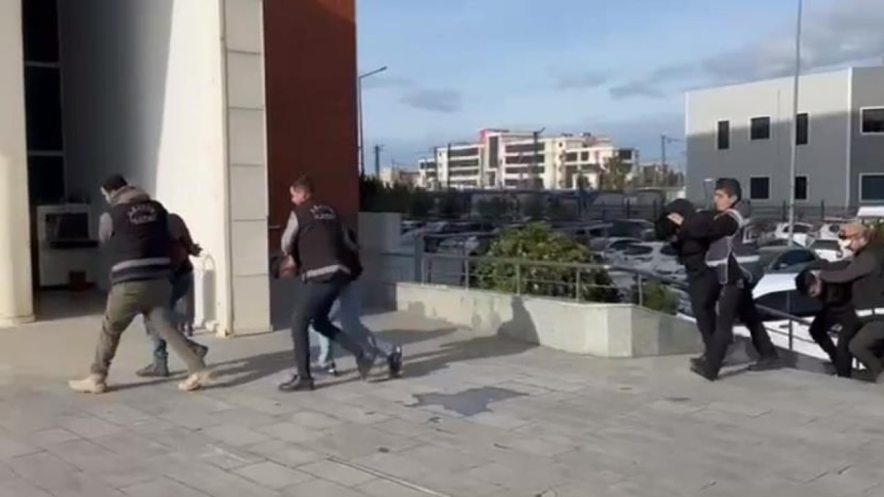 Foto - Hem şiddet hem hırsızlık! Dijital gaspçıların sonu cezaevi oldu: Vatandaşı darbedip parasını çalan çete çökertildi