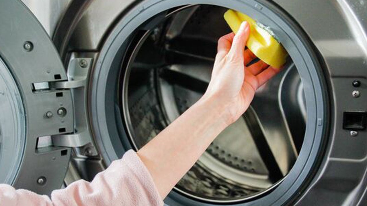 Foto - Hemen kontrol edin! Çamaşır makinenizde kokunun kaynağı meğer burasıymış