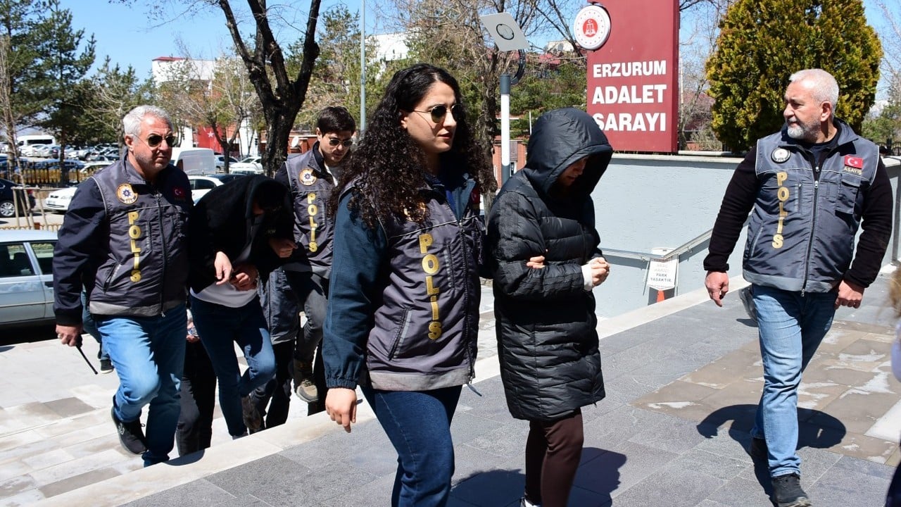 Foto - Hep aynı teraneler! Masaj salonunun ne çıktığını siz tahmin edin