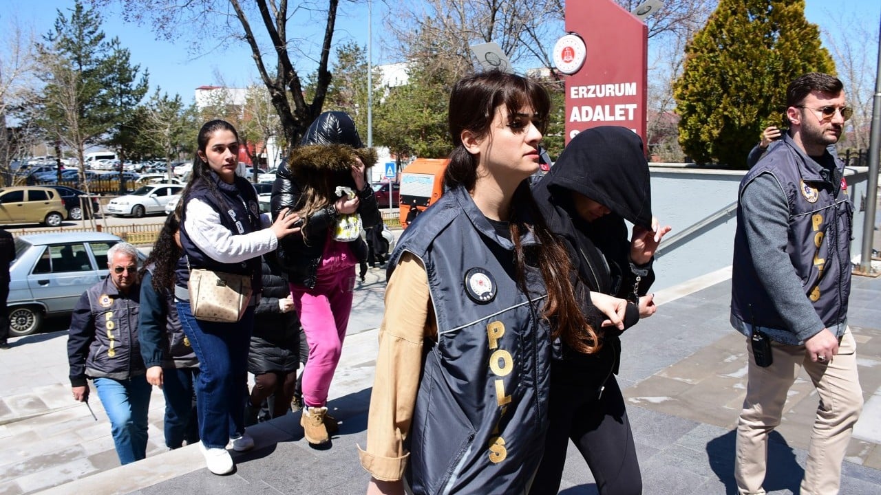 Foto - Hep aynı teraneler! Masaj salonunun ne çıktığını siz tahmin edin