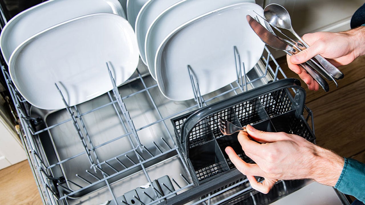 Foto - Hepimiz bu hatayı yapıyoruz! Bulaşıklar makineden kirli mi çıkıyor? 