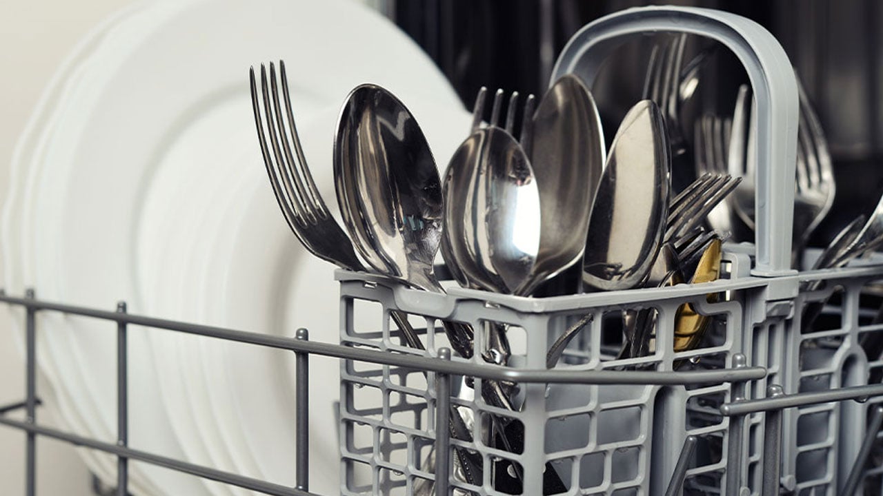 Foto - Hepimiz bu hatayı yapıyoruz! Bulaşıklar makineden kirli mi çıkıyor? 