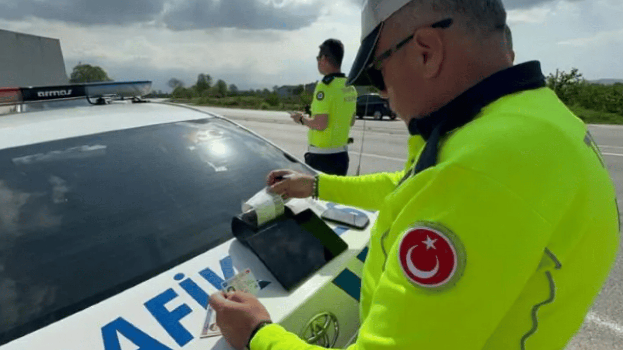 Foto - Her arabada var! Bu kolu çeken hapse girebilir