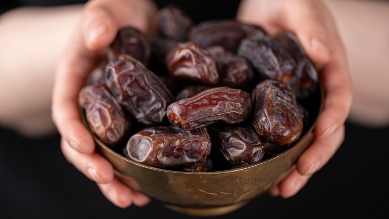 Foto - Her gün iftardan sonra bir fincan Türk kahvesinin yanında 2 hurma yerseniz...