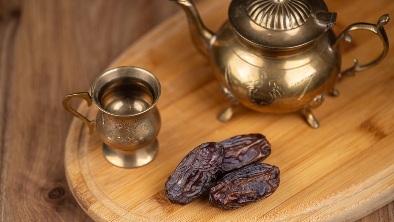 Foto - Her gün iftardan sonra bir fincan Türk kahvesinin yanında 2 hurma yerseniz...