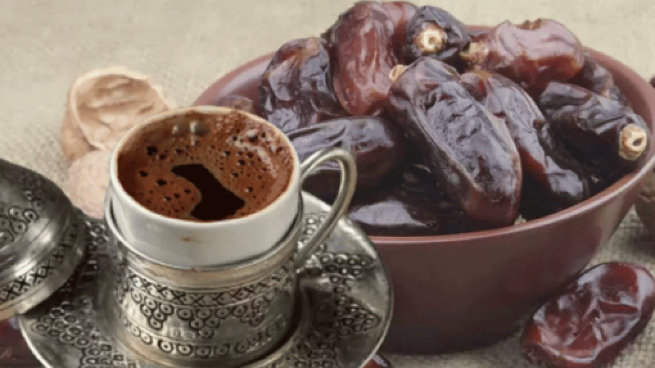 Her gün iftardan sonra bir fincan Türk kahvesinin yanında 2 hurma yerseniz...