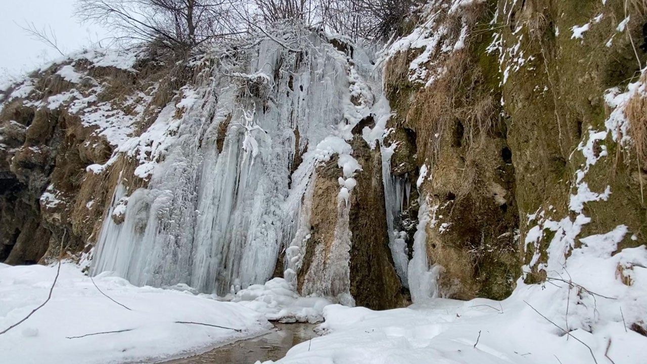 Foto - Her mevsim ayrı güzel! Girlevik Şelalesi buzdan duvara döndü