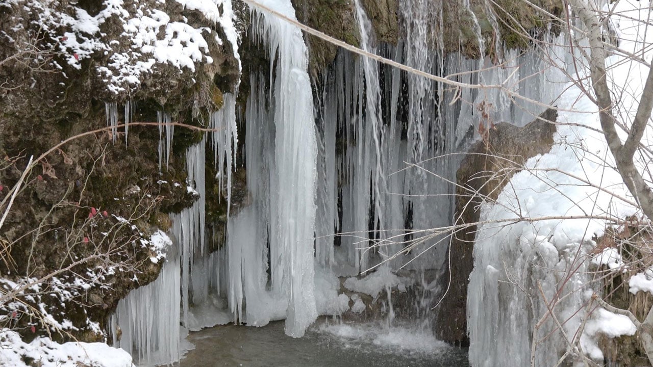 Foto - Her mevsim ayrı güzel! Girlevik Şelalesi buzdan duvara döndü