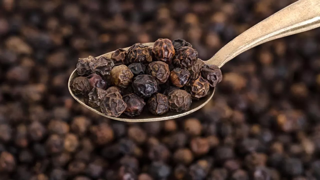 Foto - Herkes bu işe şaştı kaldı! Mercimek çorbasına karabiber eklersiniz bir daha düşünün! Birçok kişi bu hatayı yapıyor!