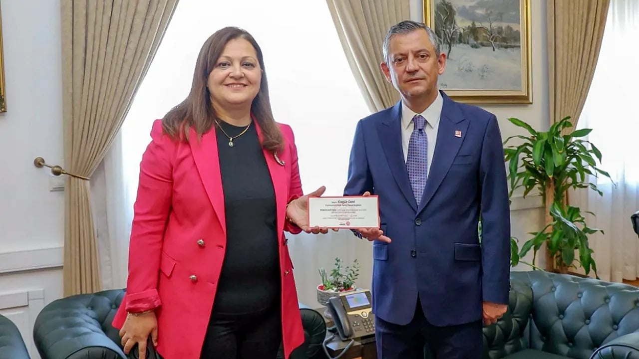 Foto - Herkes ne diyeceğini merak ediyordu! AK Parti'ye geçeceği konuşulan Burcu Köksal’dan flaş açıklama