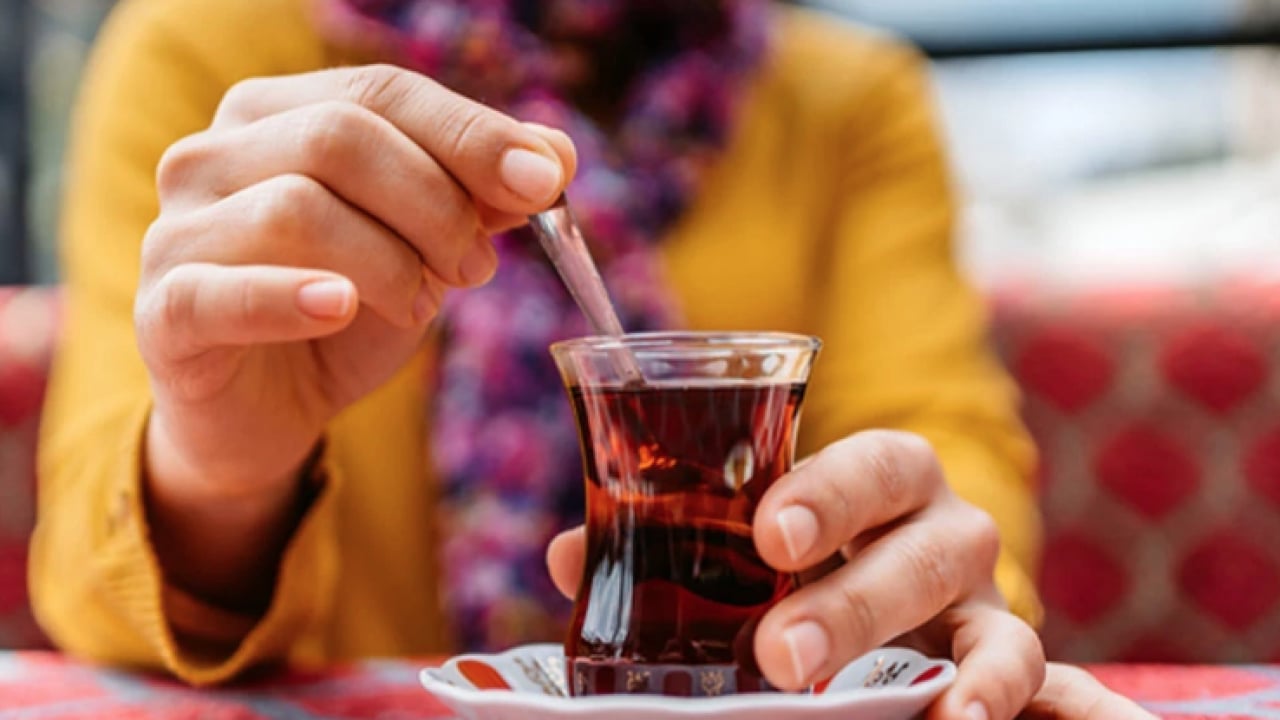 Foto - Herkes peşinde bu lezzetin ama... Araştırmaya göre düzenli çay tüketimi, yaşlı kadınlarda...