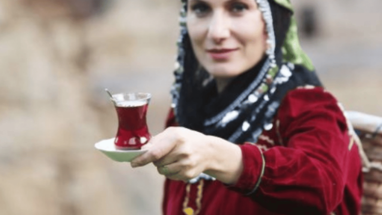 Foto - Herkes peşinde bu lezzetin ama... Araştırmaya göre düzenli çay tüketimi, yaşlı kadınlarda...