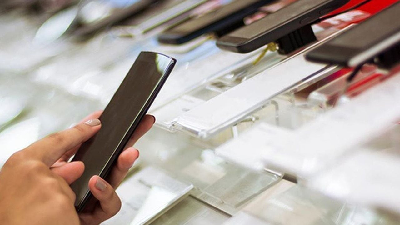 Herkes şaşkın! Dünyaca ünlü telefon markası piyasadan çekiliyor