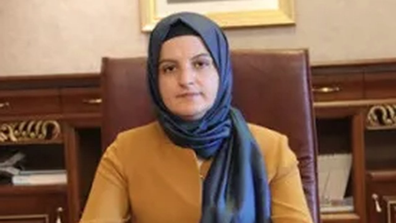 Foto - Herkes ters köşe oldu! Görevden alınan "taytlı vali"nin eşine sürpriz görev
