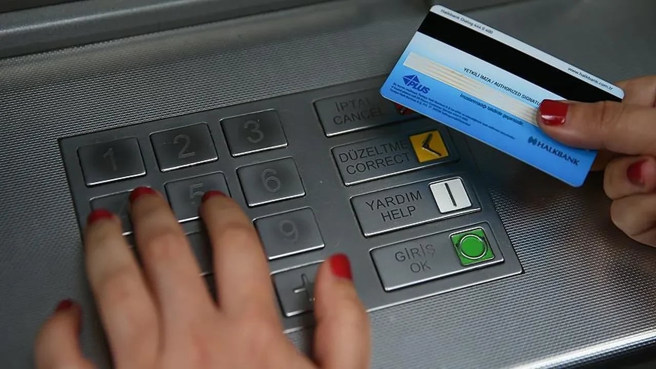 Foto - Herkes yanlış biliyormuş! ATM’deki sarı tuşun sırrı çözüldü: Meğer...