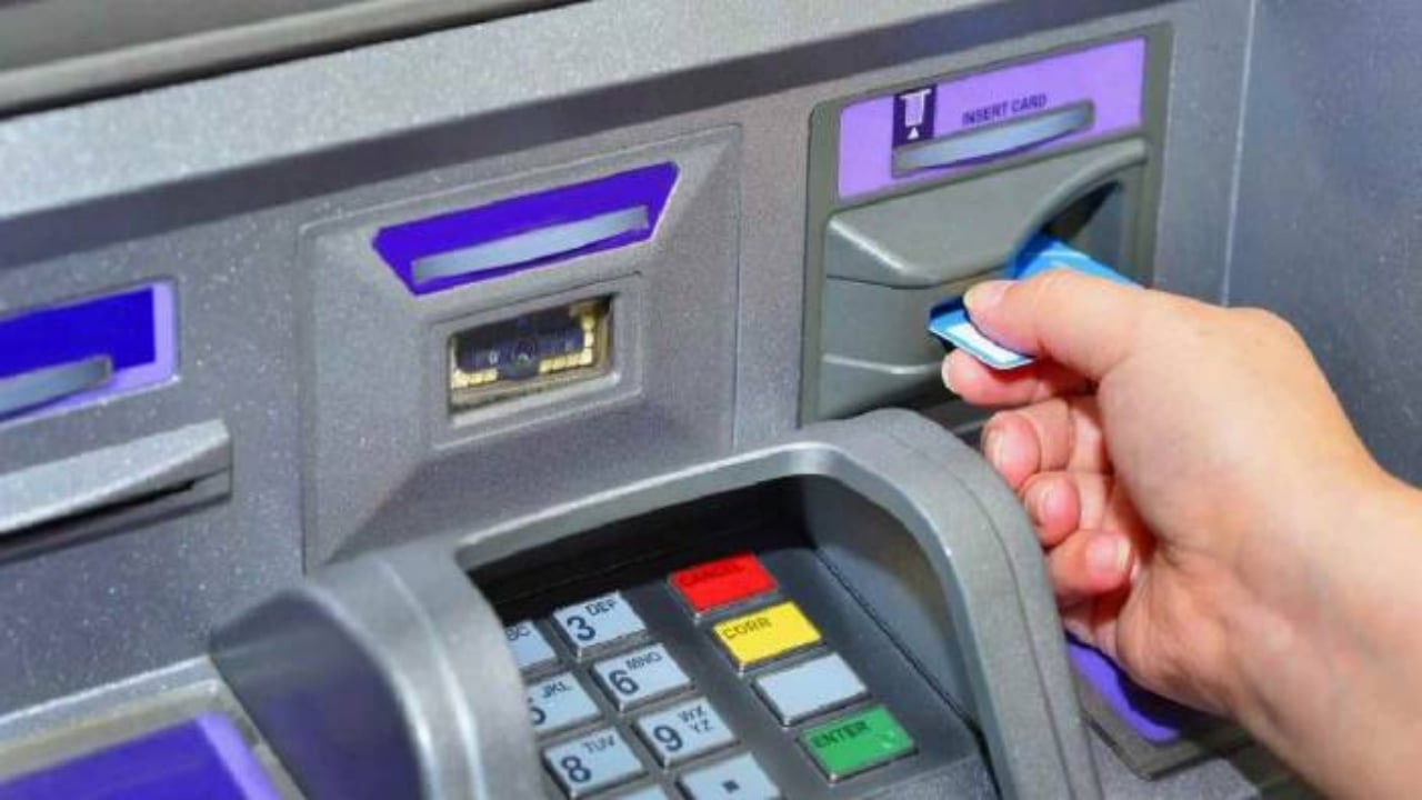 Herkes yanlış biliyormuş! ATM’deki sarı tuşun sırrı çözüldü: Meğer...