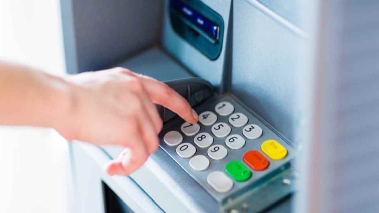 Foto - Herkes yanlış biliyormuş! ATM’deki sarı tuşun sırrı çözüldü: Meğer...