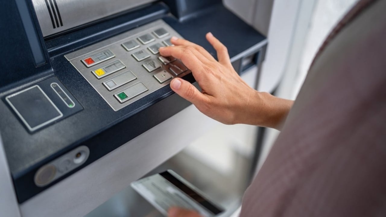 Foto - Herkes yanlış biliyormuş! ATM’deki sarı tuşun sırrı çözüldü: Meğer...