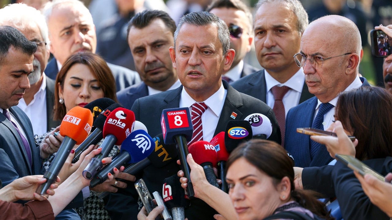 Foto - Herkesi ters köşe yapan anket sonucu! İşte, yeni parti kurması halinde Özgür Özel’in alacağı oy oranı