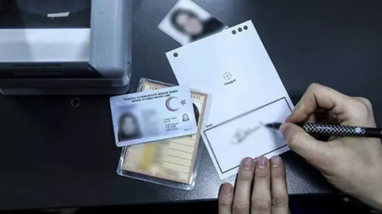 Foto - Herkesin alay konusu oldu: İşte en çok değiştirilen soyadı!