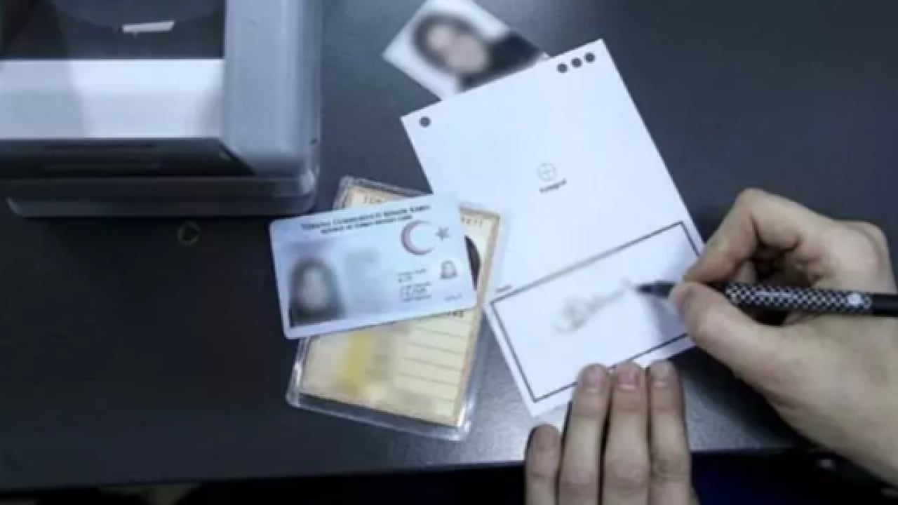 Foto - Herkesin alay konusu oldu: İşte en çok değiştirilen soyadı!