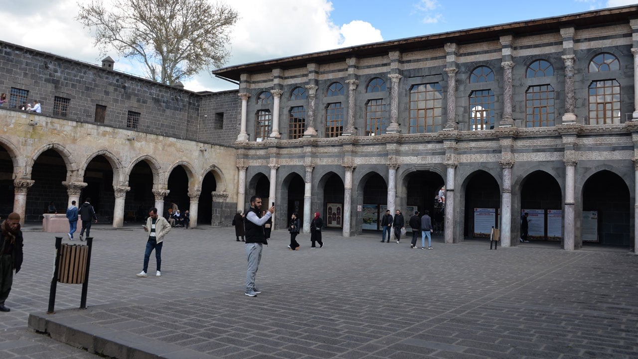 Foto - Herkesin merak ettiği gizem... Ulucami’nin duvarındaki boşluklar ne anlatıyor?
