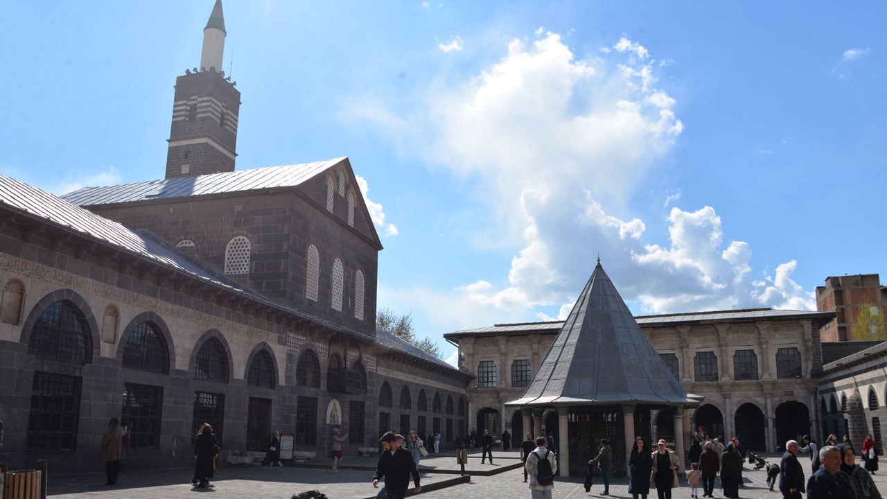 Foto - Herkesin merak ettiği gizem... Ulucami’nin duvarındaki boşluklar ne anlatıyor?