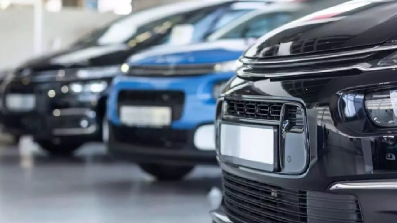 Hiç merak ettiniz mi? İşte trafikte gördüğünüz renkli plakaların anlamları!