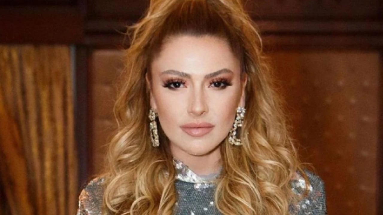 Foto - Hiç sorgulamadan eline verileni okumuş Hadise'nin özrü kabahatinden büyük
