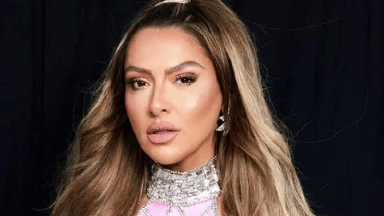 Foto - Hiç sorgulamadan eline verileni okumuş Hadise'nin özrü kabahatinden büyük