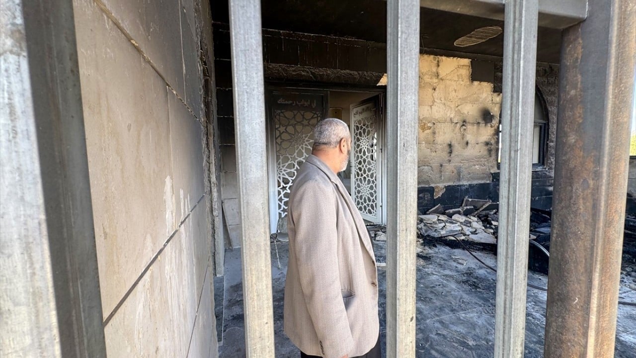 Foto - Hiçbir kutsalı olmayan lanetli kavim cami yaktı