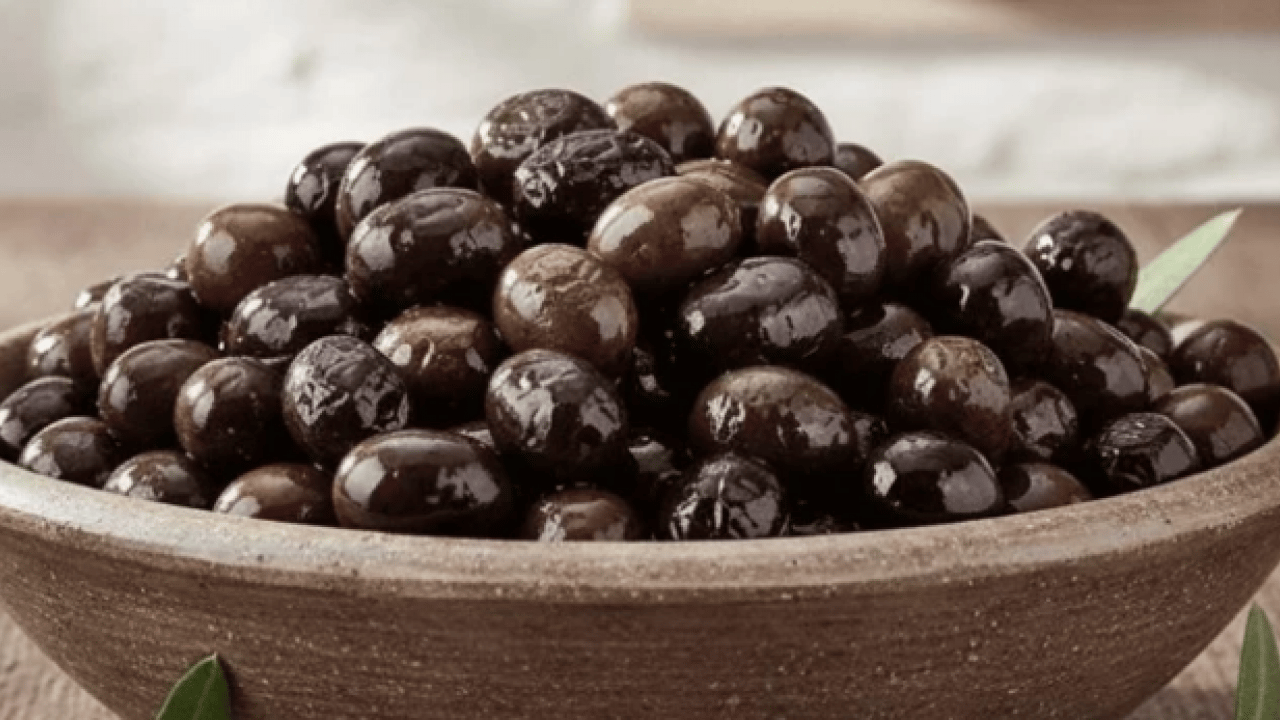 Foto - Hiçe sayan detaylar: Cam gibi parlayan siyah zeytinler aslında boya içeriyor