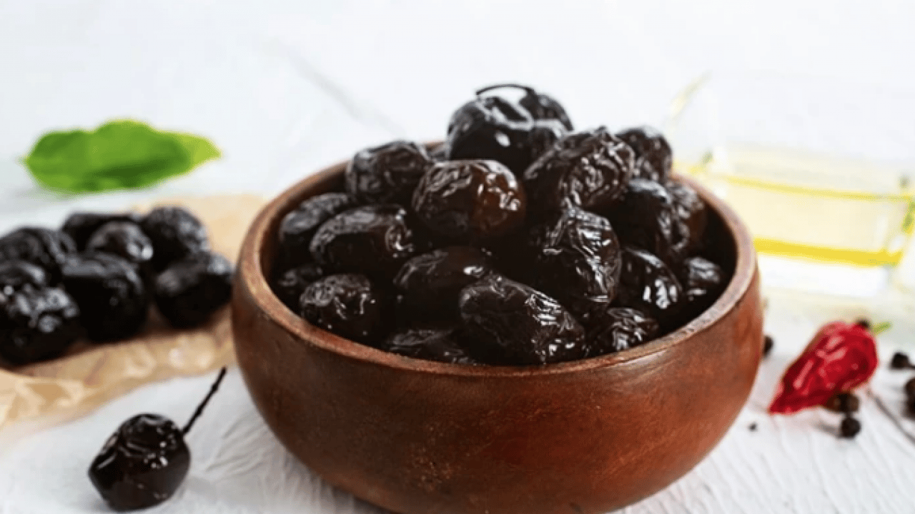 Hiçe sayan detaylar: Cam gibi parlayan siyah zeytinler aslında boya içeriyor