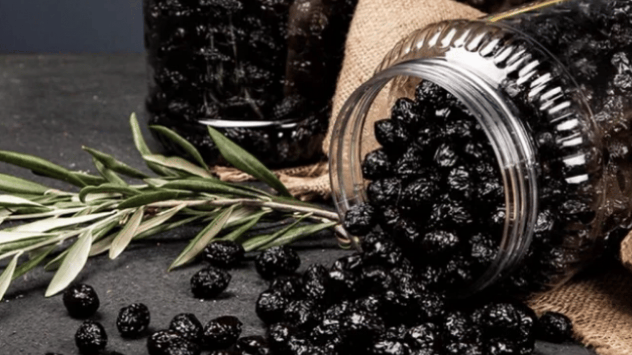Foto - Hiçe sayan detaylar: Cam gibi parlayan siyah zeytinler aslında boya içeriyor