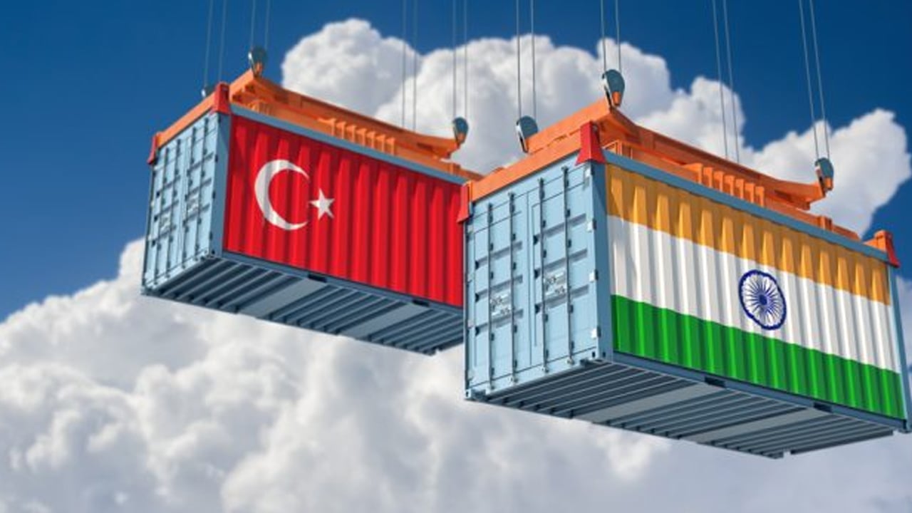 Foto - Hint basını haberde Türkiye'nin Hindistan'ı engellediğini yazdı! Skandala çevirdiği olay: 6 Adet Apaçi helikopteri