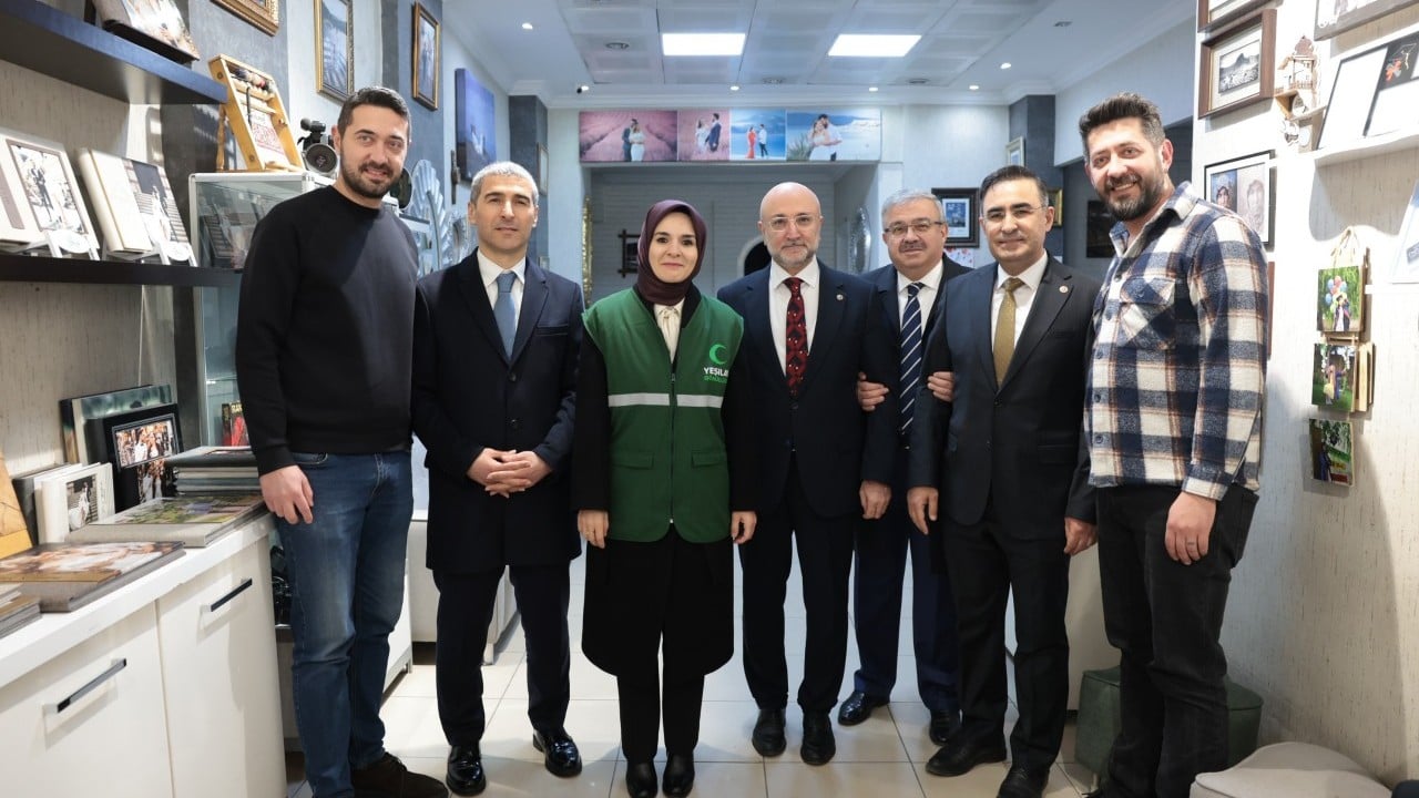 Foto - Bakan Göktaş ve beraberindeki AK Partililerden yoğun mesai