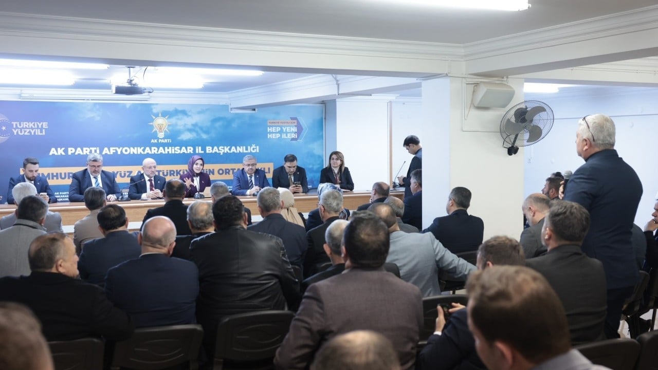 Foto - Bakan Göktaş ve beraberindeki AK Partililerden yoğun mesai